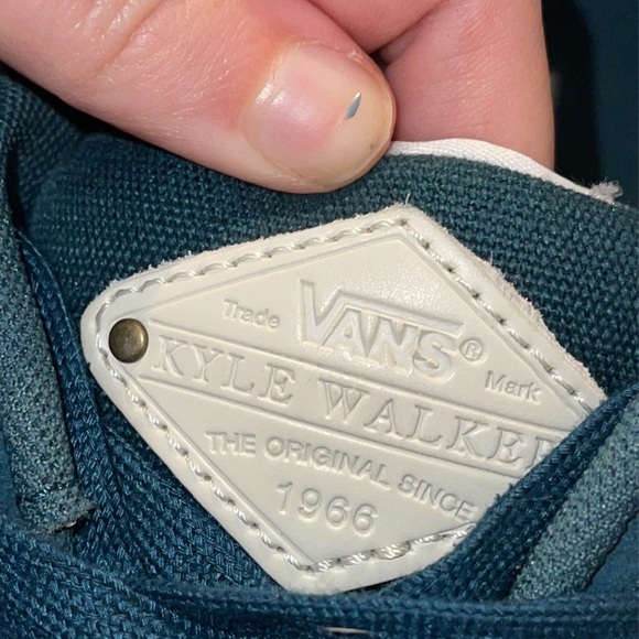 Vans - Picture 4 of 6